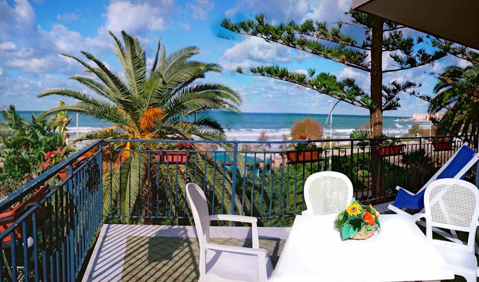 Villa Gaia Hotel Cefalu Exterior photo